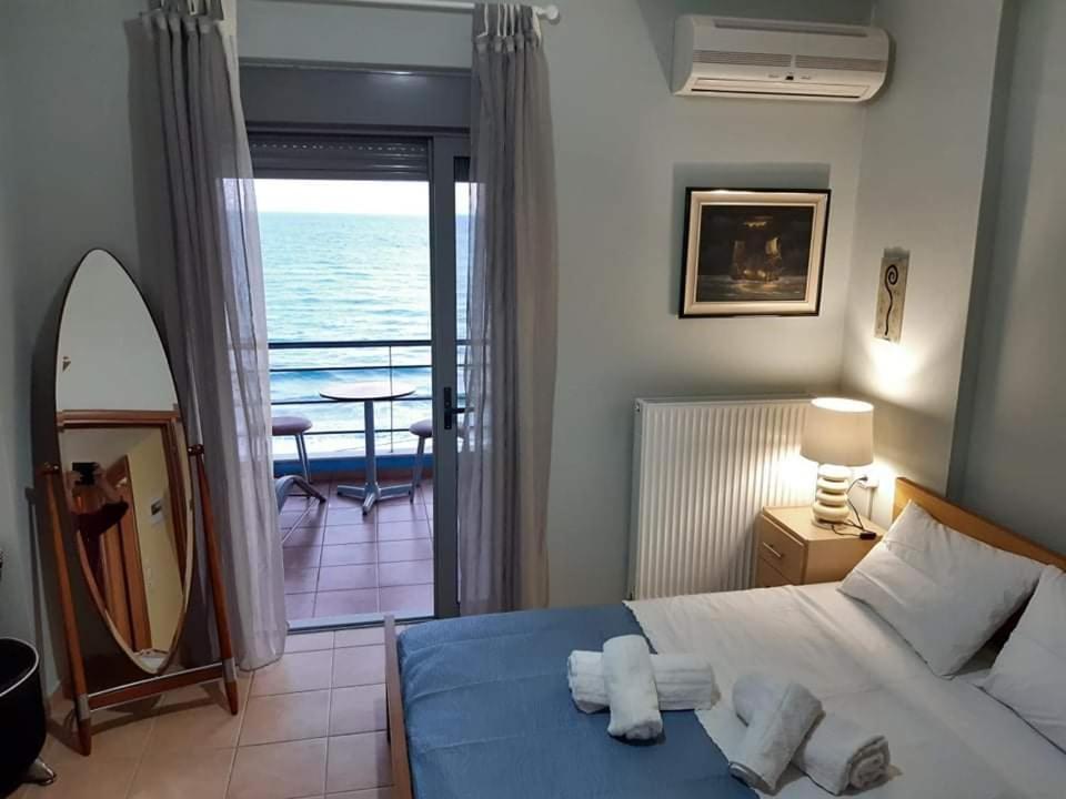 Whole Apartment In Loutsa With Amazing View Exteriér fotografie